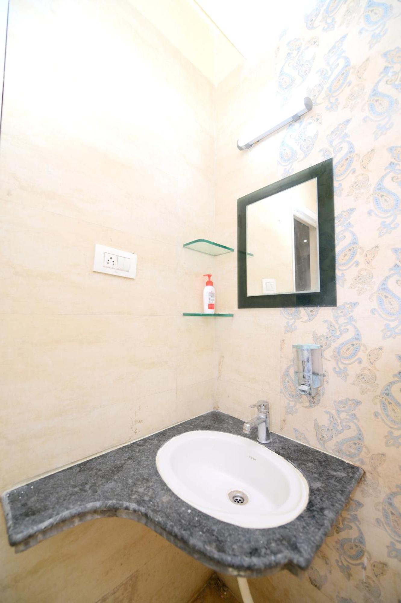 Airport Residency Hotel 란치 외부 사진
